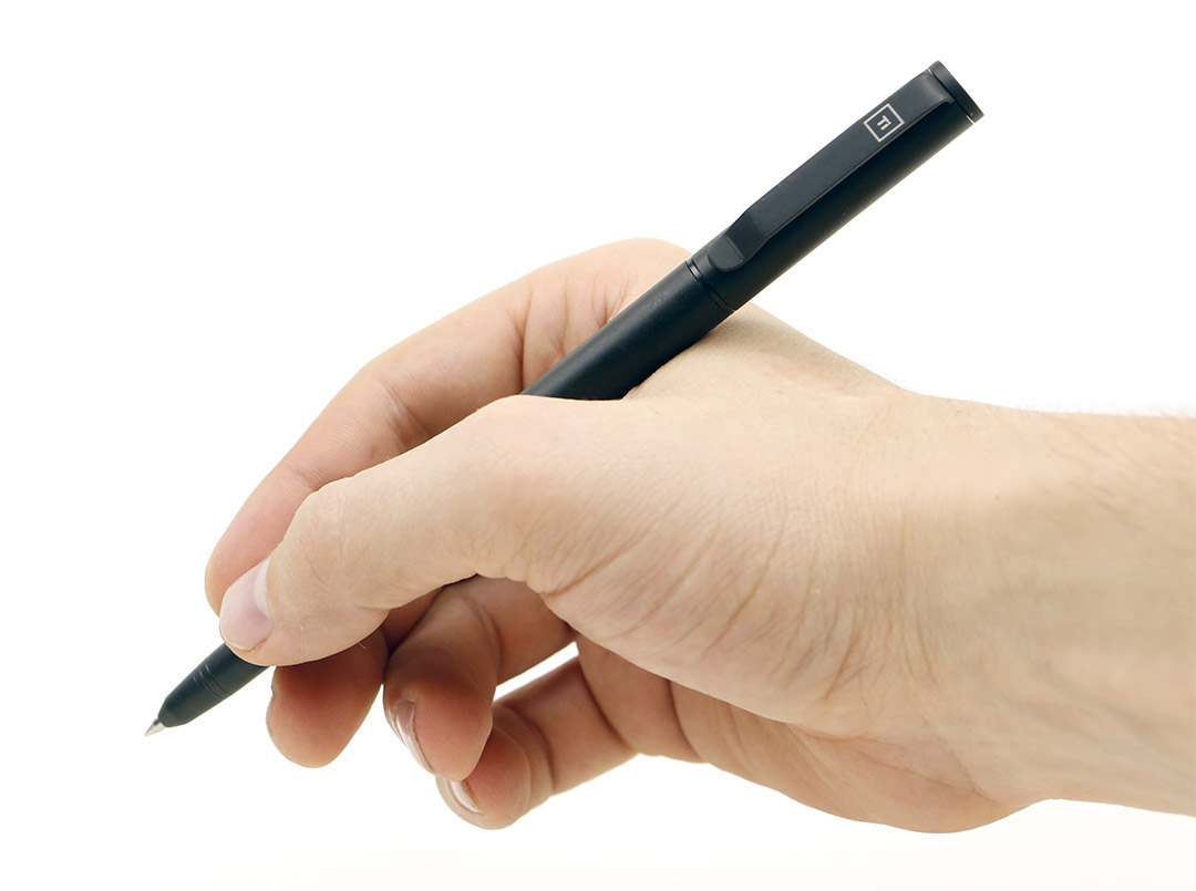 Ручка в руке